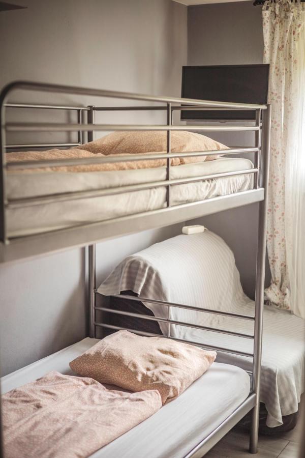 4 Couples & 4 Friends Hostel Krakow Ngoại thất bức ảnh